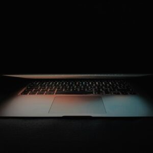 Macbook Air 16 - Image 4